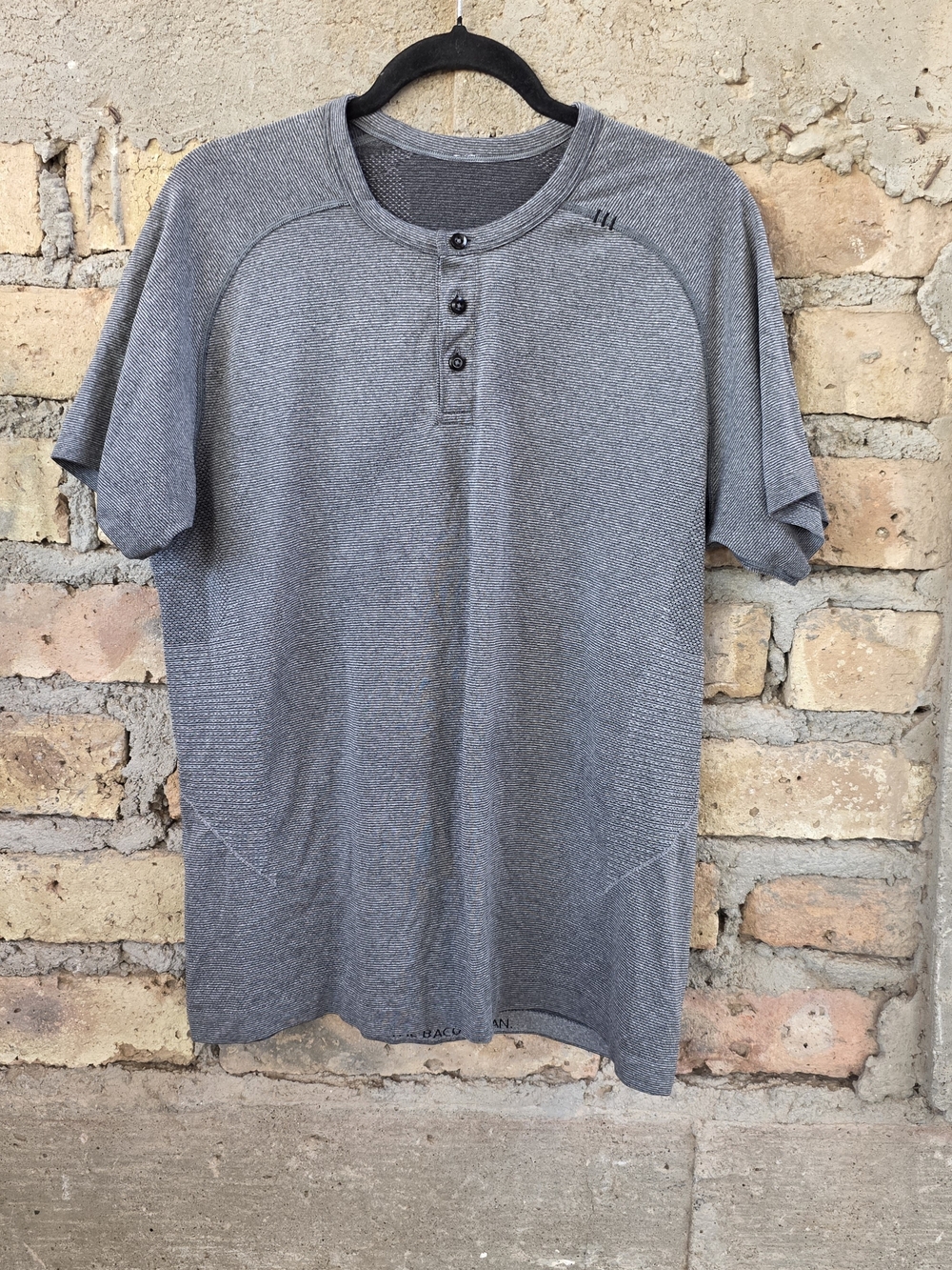 Lululemon Men's Metal Vent Tech Short Sleeve Henley Gray Size L (Fits M/L)